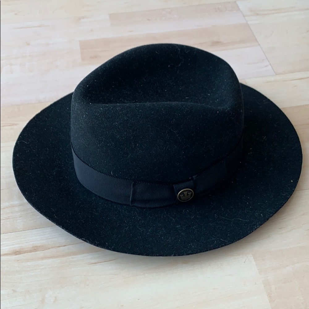 Stylish Goorin Bro’s black hat